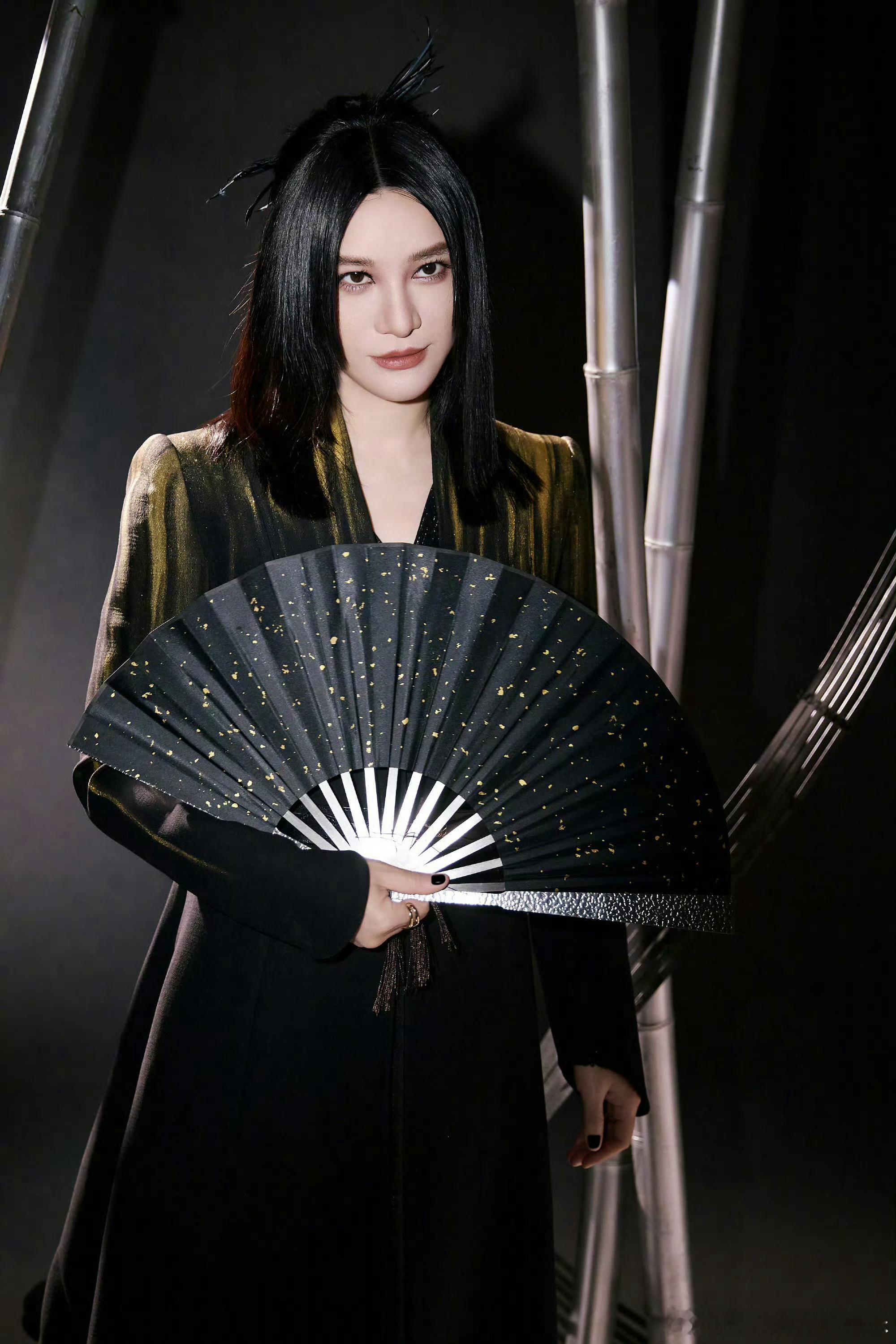 尚雯婕发高考红包明星高考祝福内卷现场，尚雯婕选择红包福利的暖心方式，从过来人的角