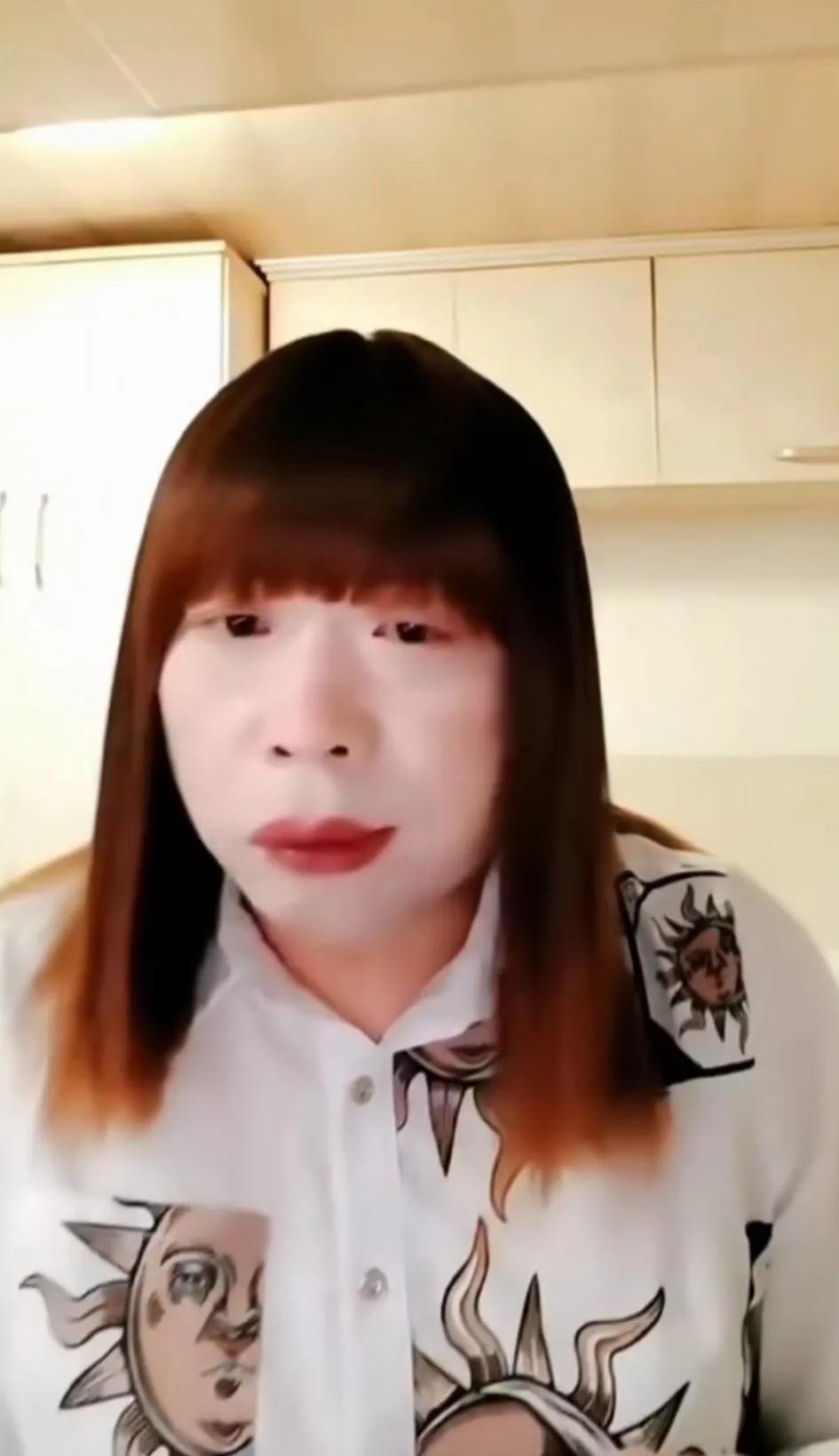 南京红姐事件终于爆浆了！一个老男人这么受欢迎，还能找那么多帅哥！作为女的，我差在