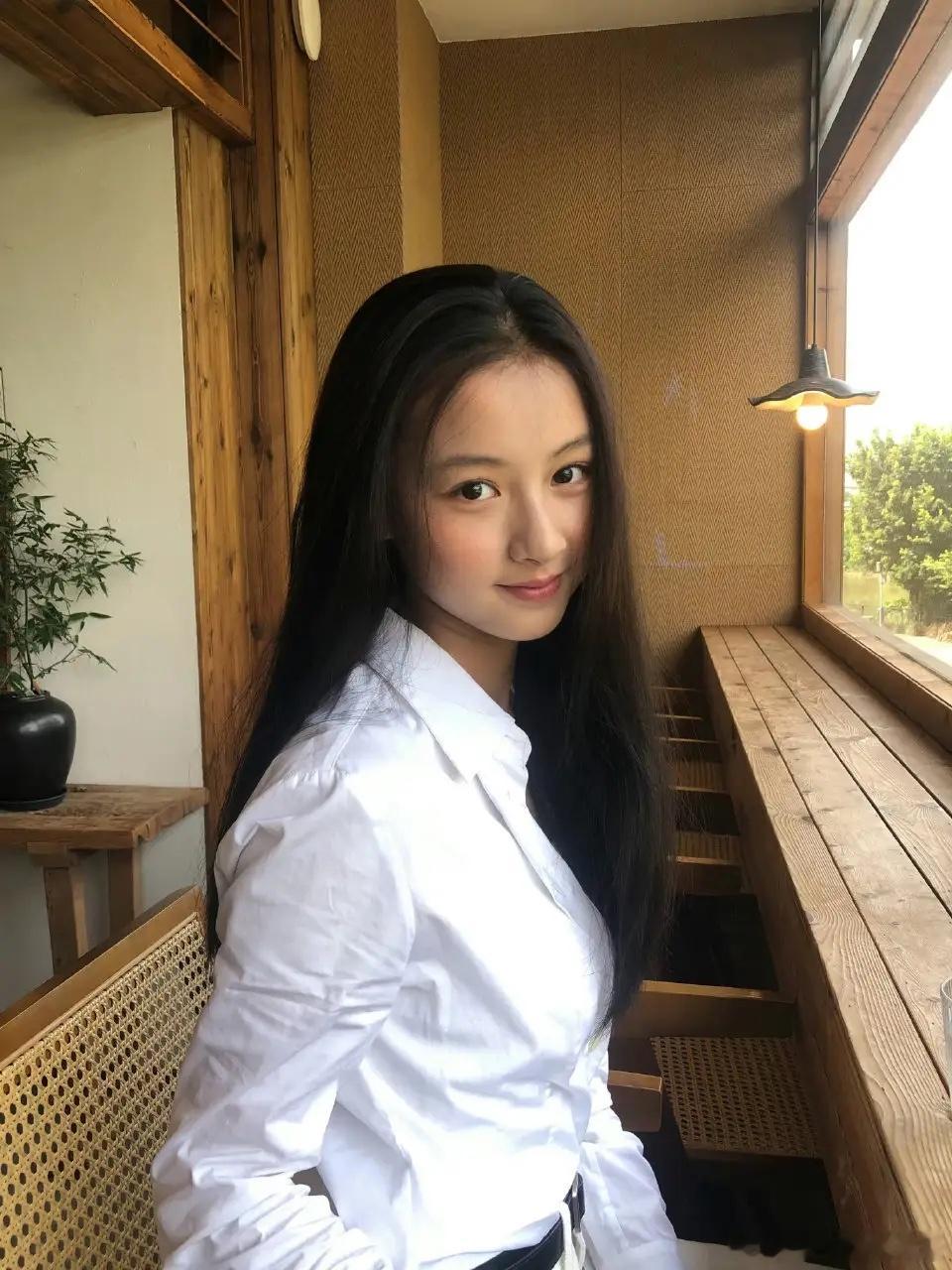 七七妈胃口实在是大如果签约于正，从配角当起而不是上来就想当吴镇宇电影的主角，她的