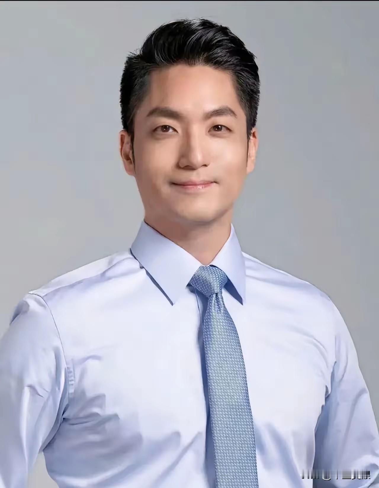 蒋万安市长近期公开家庭财产，以人民币其财产如下:
​1、价值727.67万元的房