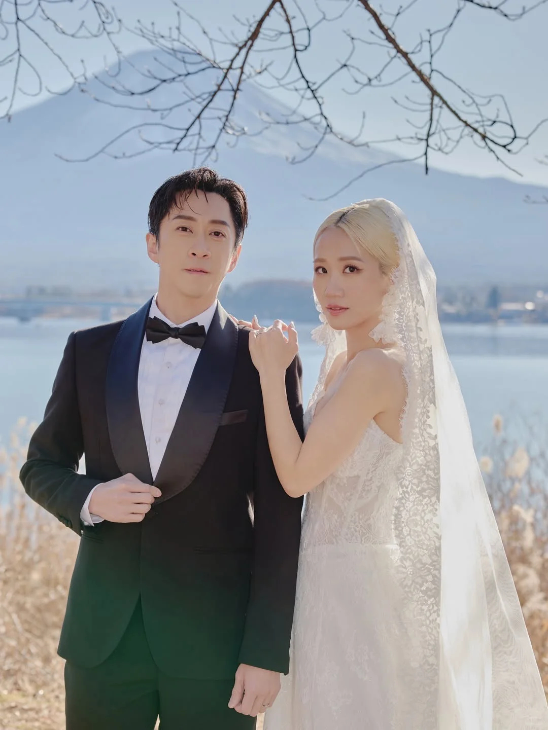 陈汉典和老婆lulu专门去日本拍摄了婚纱照，在富士山下。 