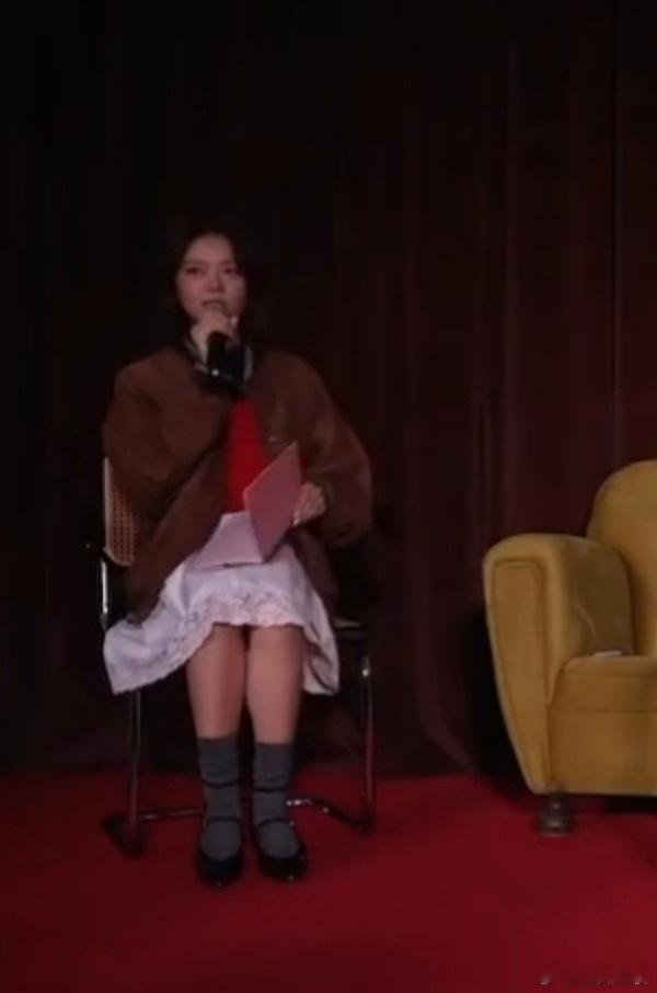 赵今麦这是被黑粉p的图吧？？🍠上有人说这是汤姆猫的女主人