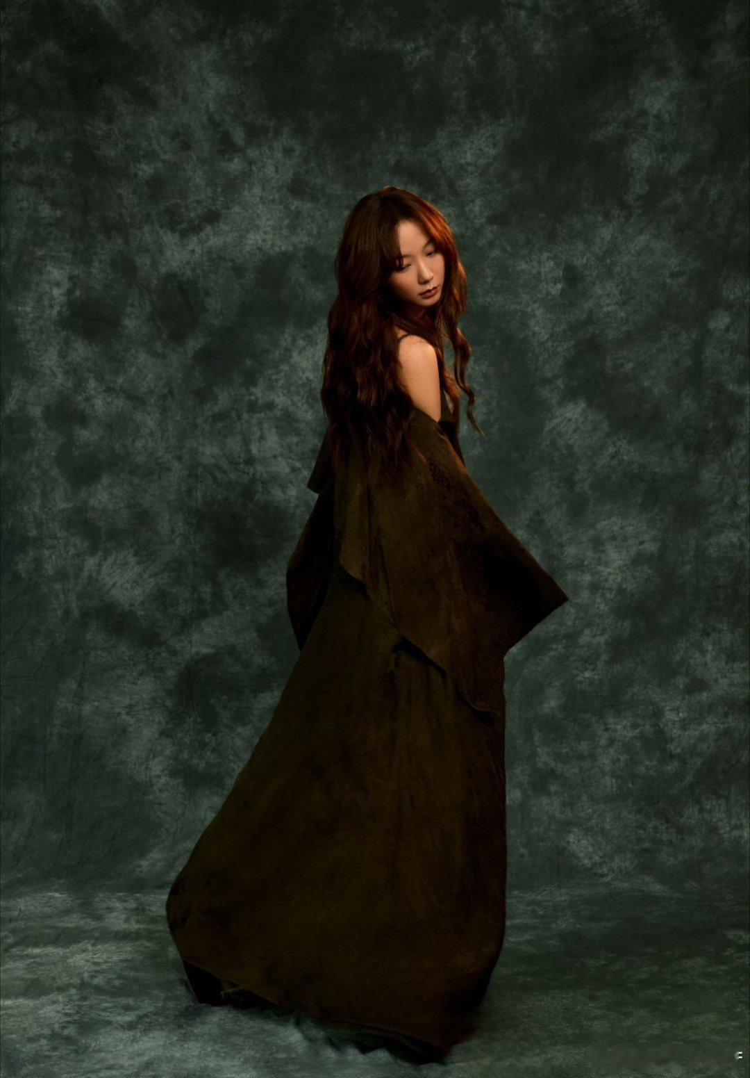 #王珞丹卷发梦回苏米#王珞丹写真，这款造型很美很漂亮！ ​​​