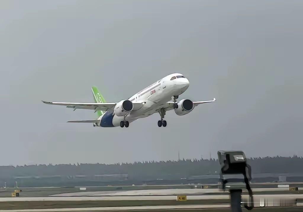 欧美故意不给中国C919发适航证，就是想卡住国产大飞机的脖子。

欧美就是不想让