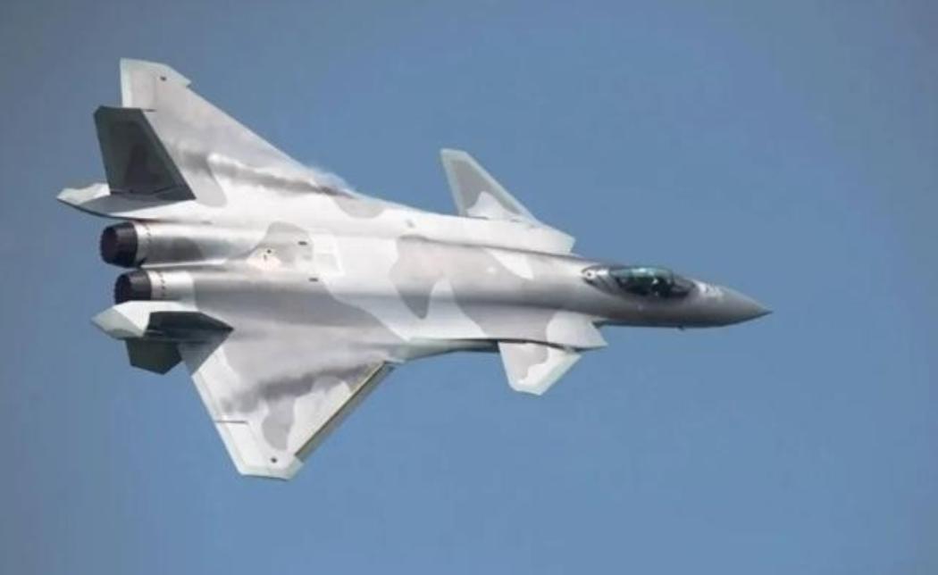 美国最近给咱们的歼-20算了笔账，结果让不少人惊掉了下巴，他们觉得用不着等咱们的