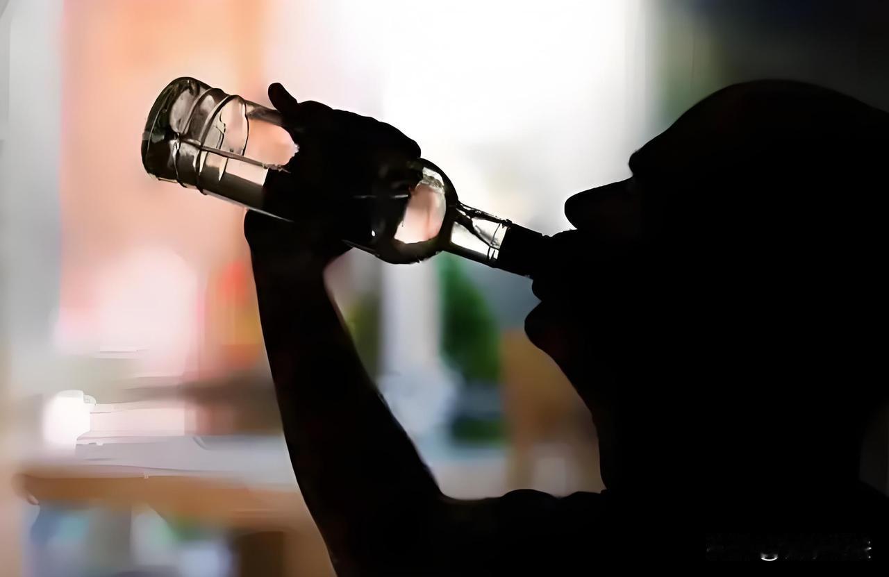 云南，男子参加丧宴，和他人拼酒大吵了几句，独自一人离开，第2天下午，其家属发现男