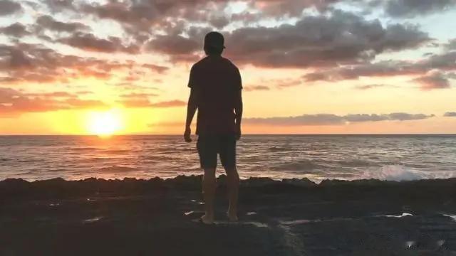 男人在网上遇到一女人，聊了几天互有好感，男人毫不保留的说了自己的情况，女人说只要