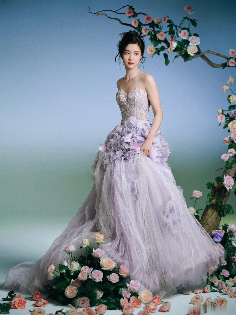 卢昱晓 看东方·芭莎之夜 活动造型，Yumi Katsura Spring Cr