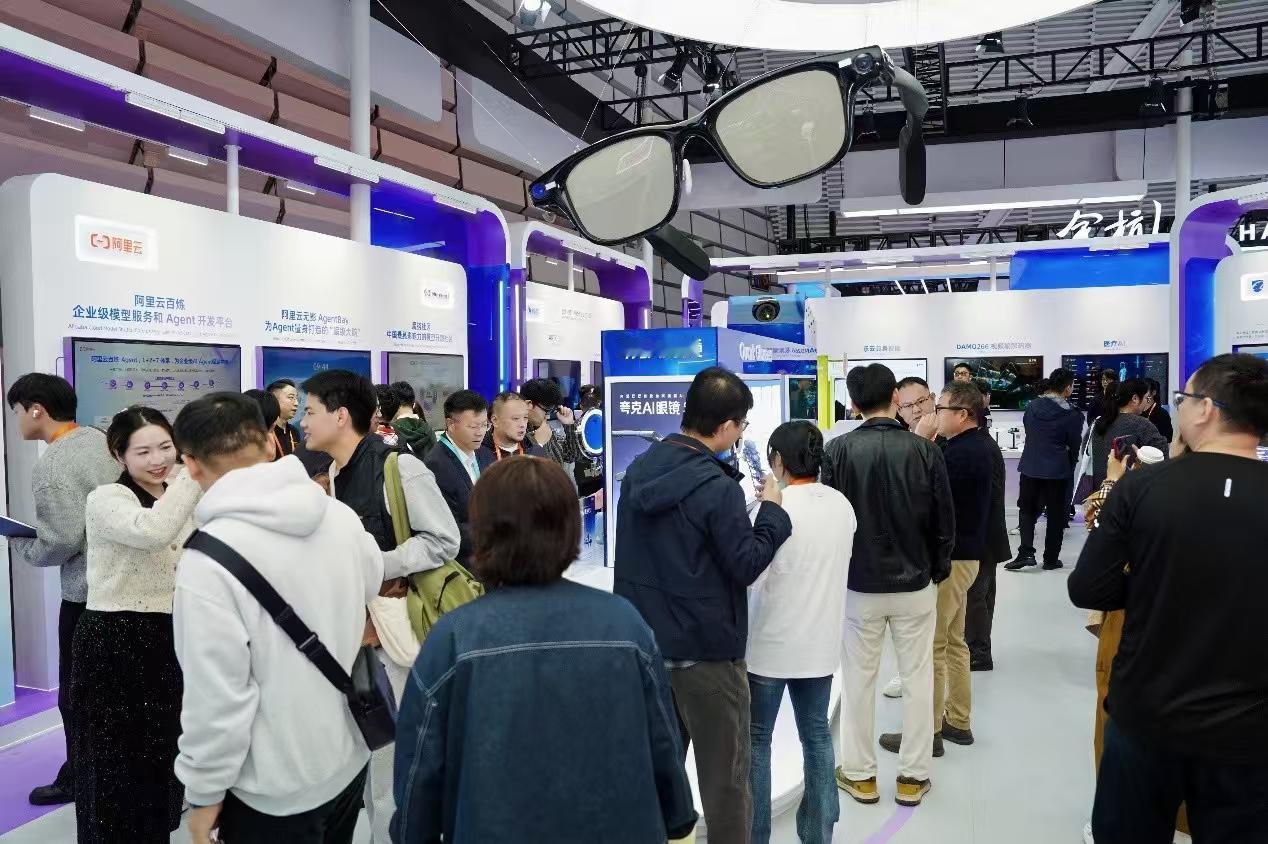 有一种强烈的预感，继国产新能源车、国产空调之后，中国下一个“全球爆款”会是AI眼