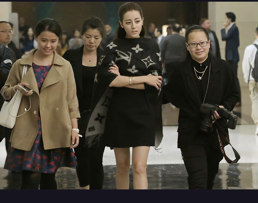 刘冲和迪丽热巴迪拜聚餐照曝光，这场看似普通的私人晚餐，究竟隐藏着什么不为人知的秘