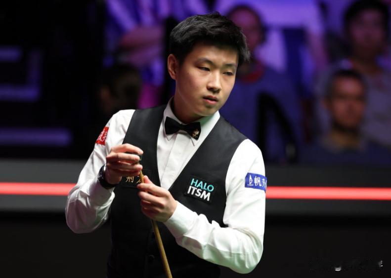 斯诺克英锦赛四场大战结果出炉，
庞俊旭干翻了“金左手”马克·威廉姆斯，这绝对是个