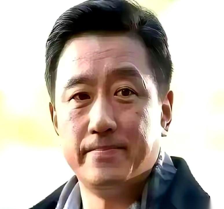 聊聊《末路1997》那部剧。
戏拍到七成，新疆戈壁滩，男主角吴卫东突然撂挑子。他