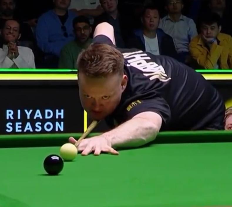 利雅得狂欢夜四强出炉
刚结束的最后一场四分之一决赛，中国的赵心童发挥出色，以4：