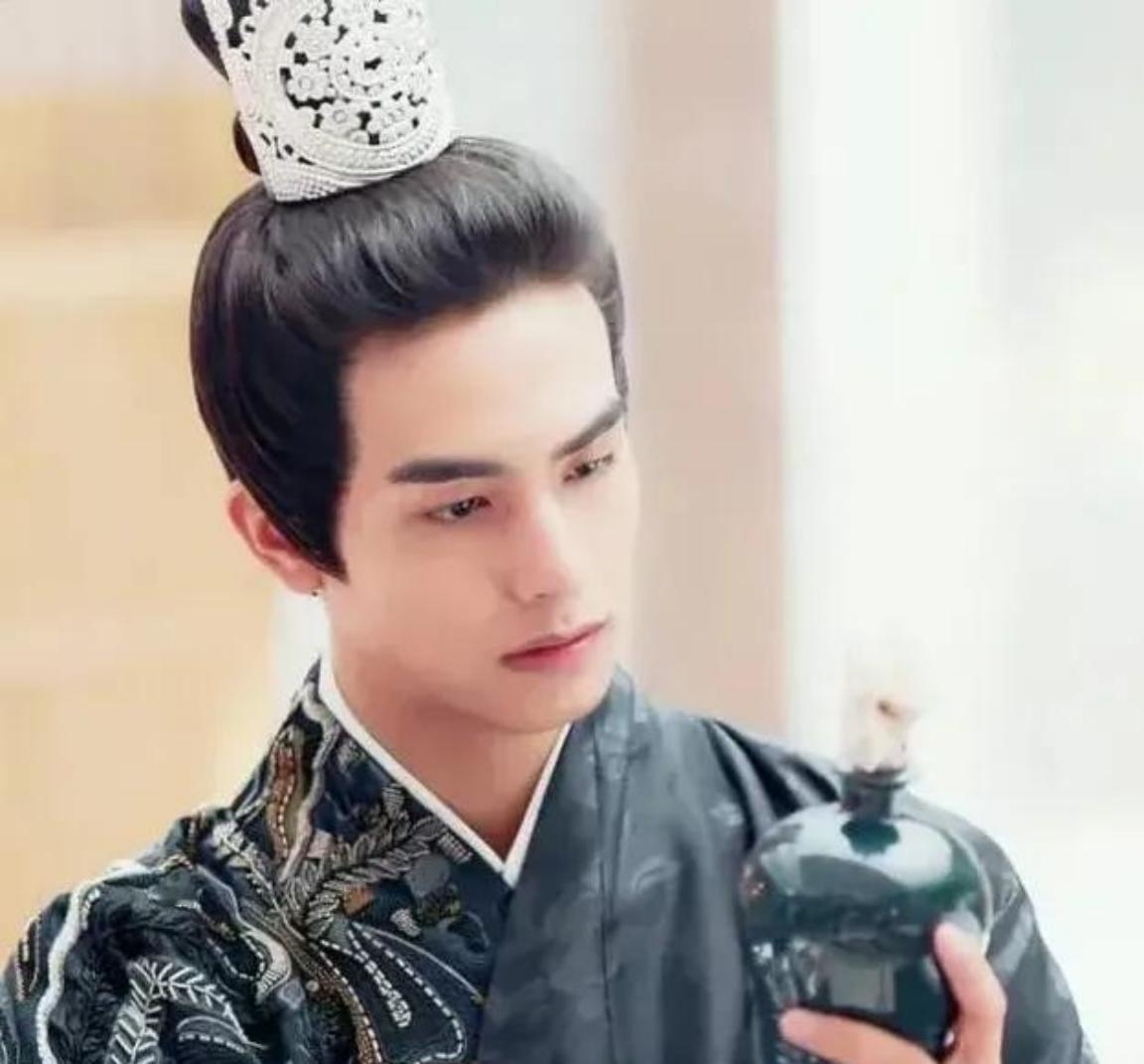 南北朝时期，山阴公主对弟弟刘子业抱怨说：“我和你虽然男女有别，但都是同一个爸爸生