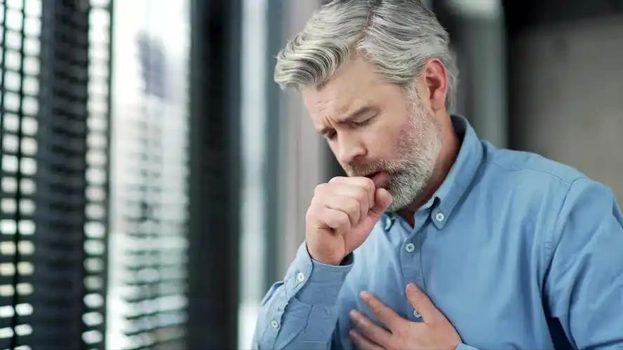 69岁大爷因慢阻肺离世，作息规律不饮酒，医生：他犯了4个错误！
 
他不抽烟，不