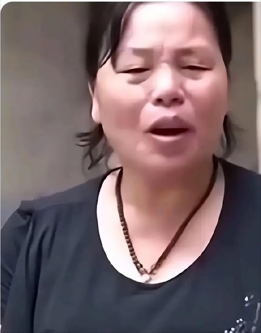 全红婵妈曾经一句话得罪了所有的亲戚。她说她嫁过来20多年，也不知道家里边有这么多
