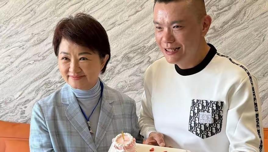 台民众党江和树表态:支持卢秀燕2028年竞选

2026年4月23日，台中市，一