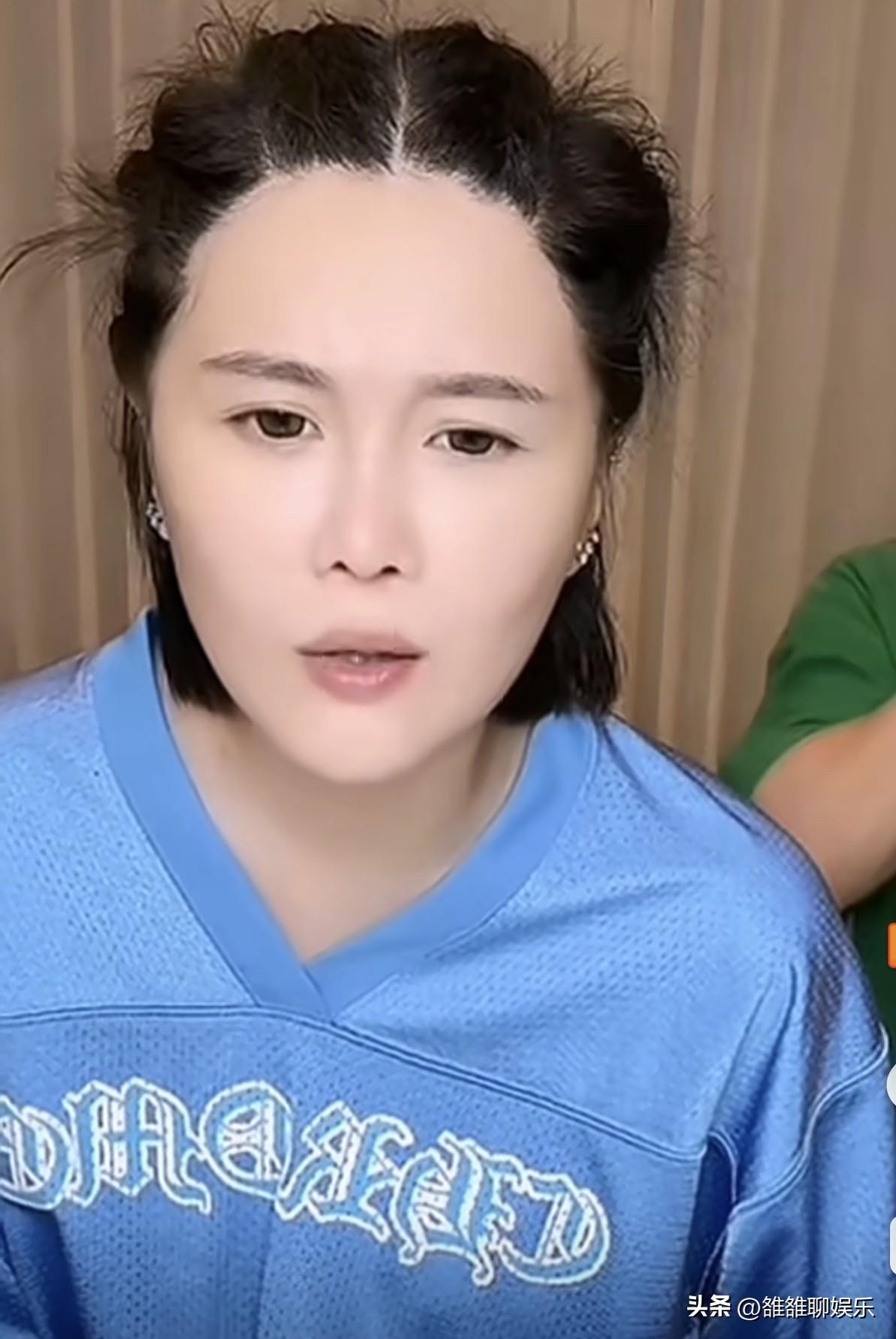 赵本山女儿球球说出自己曾经得抑郁症的原因。


从小到大她和哥哥的成长环境都很单