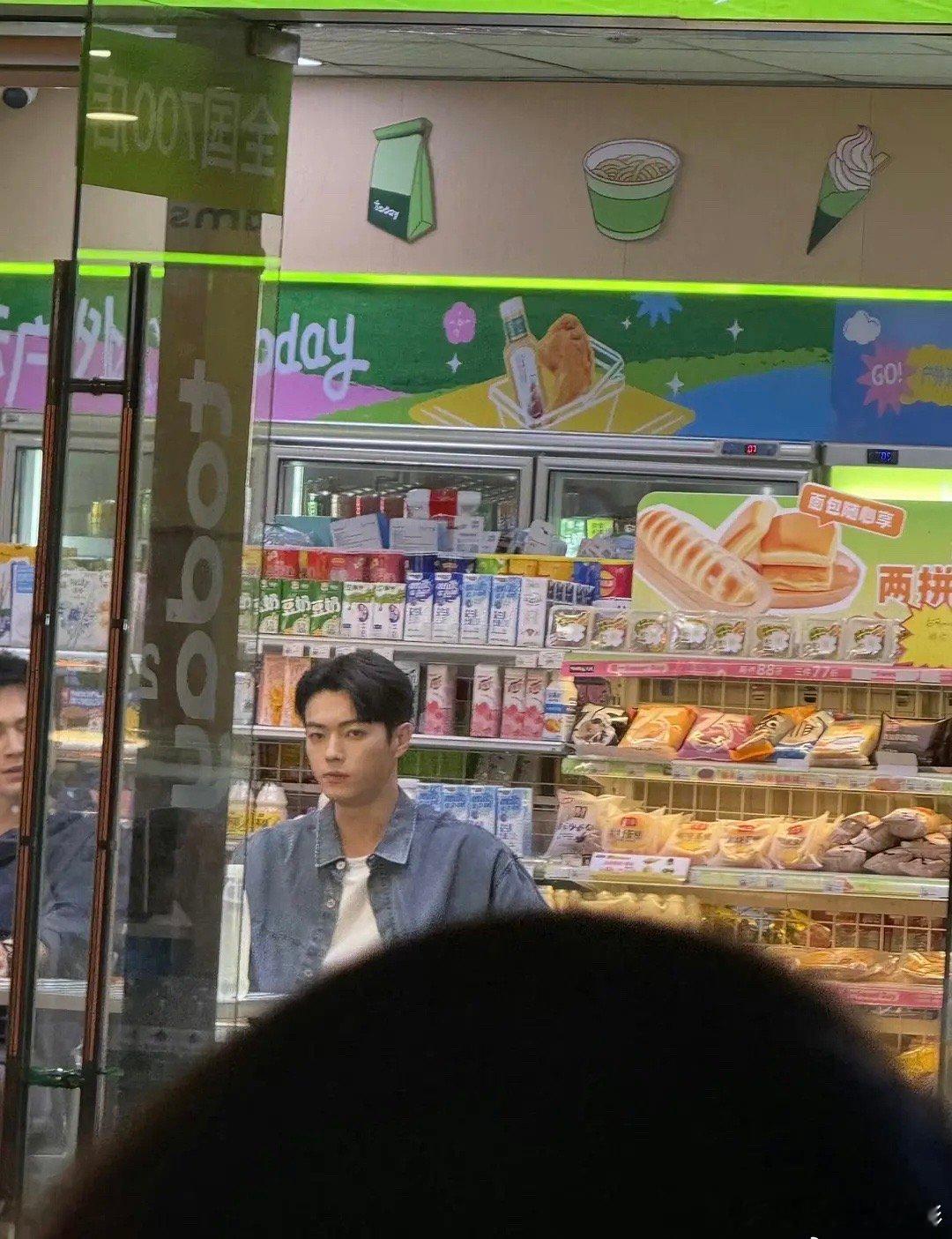 许凯怎么变成这样了[费解] ​​​