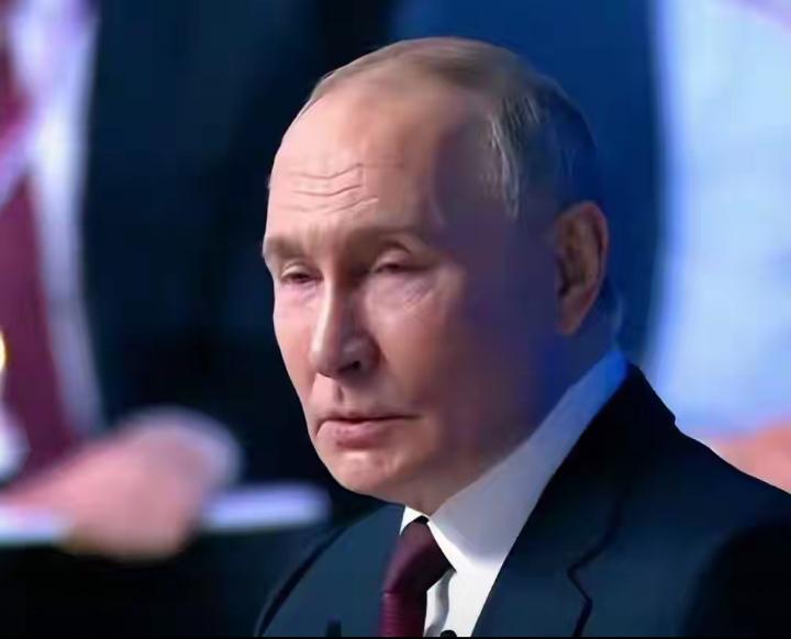 普京战时认爱：12年单身终动情，不是糊涂是布局，别让恋情盖过战争真相
单身12年