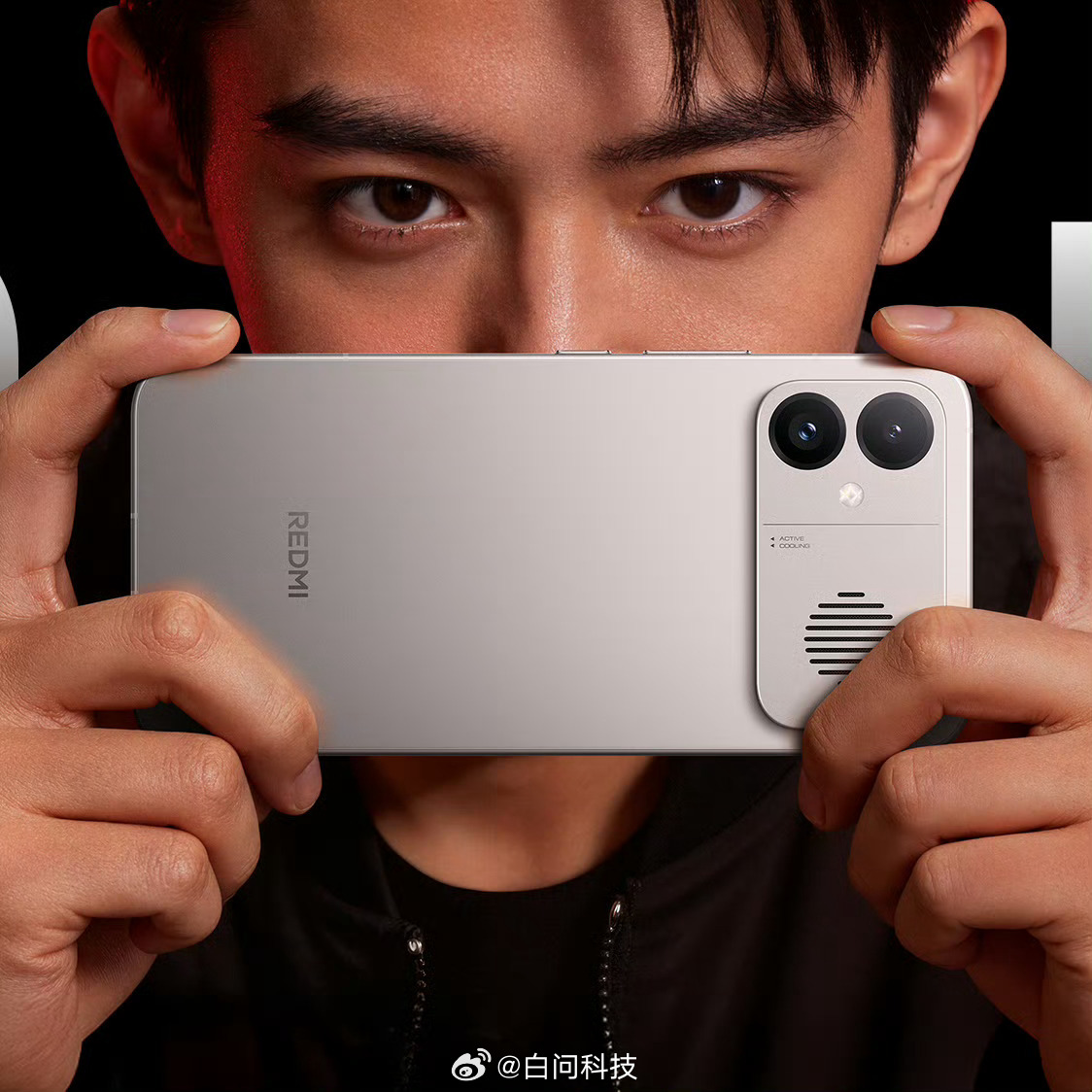 REDMI K90 Max「太空银」外观公布双摄+横向大矩阵 Deco处进风下方
