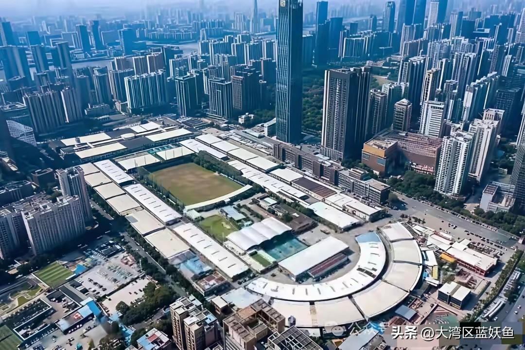 广州这波操作，藏着个反常识的理儿——有时候“冷下来”反倒是机会。
 
就说市中心