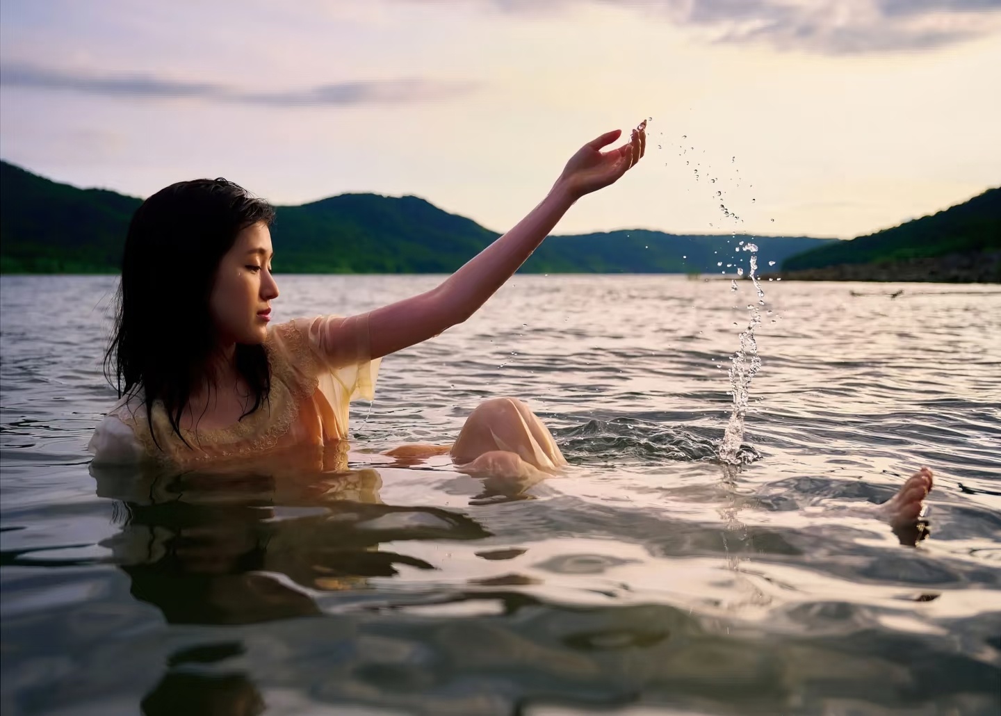 日娱新闻福本莉子 福本莉子 写真集《GRACE》part4 