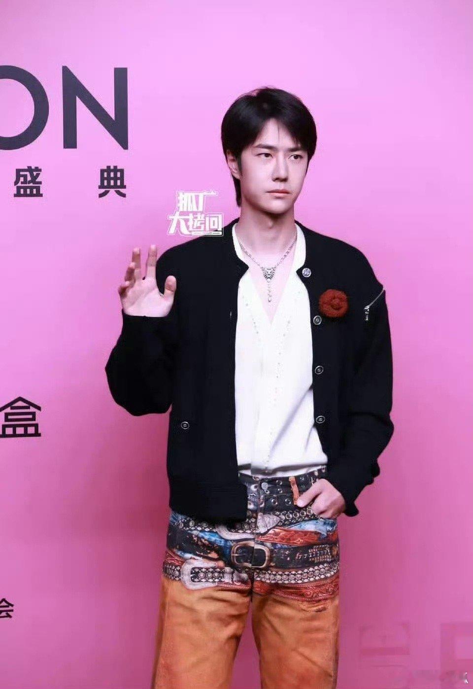 王一博素颜走红毯，这么自信的吗？ ​​​