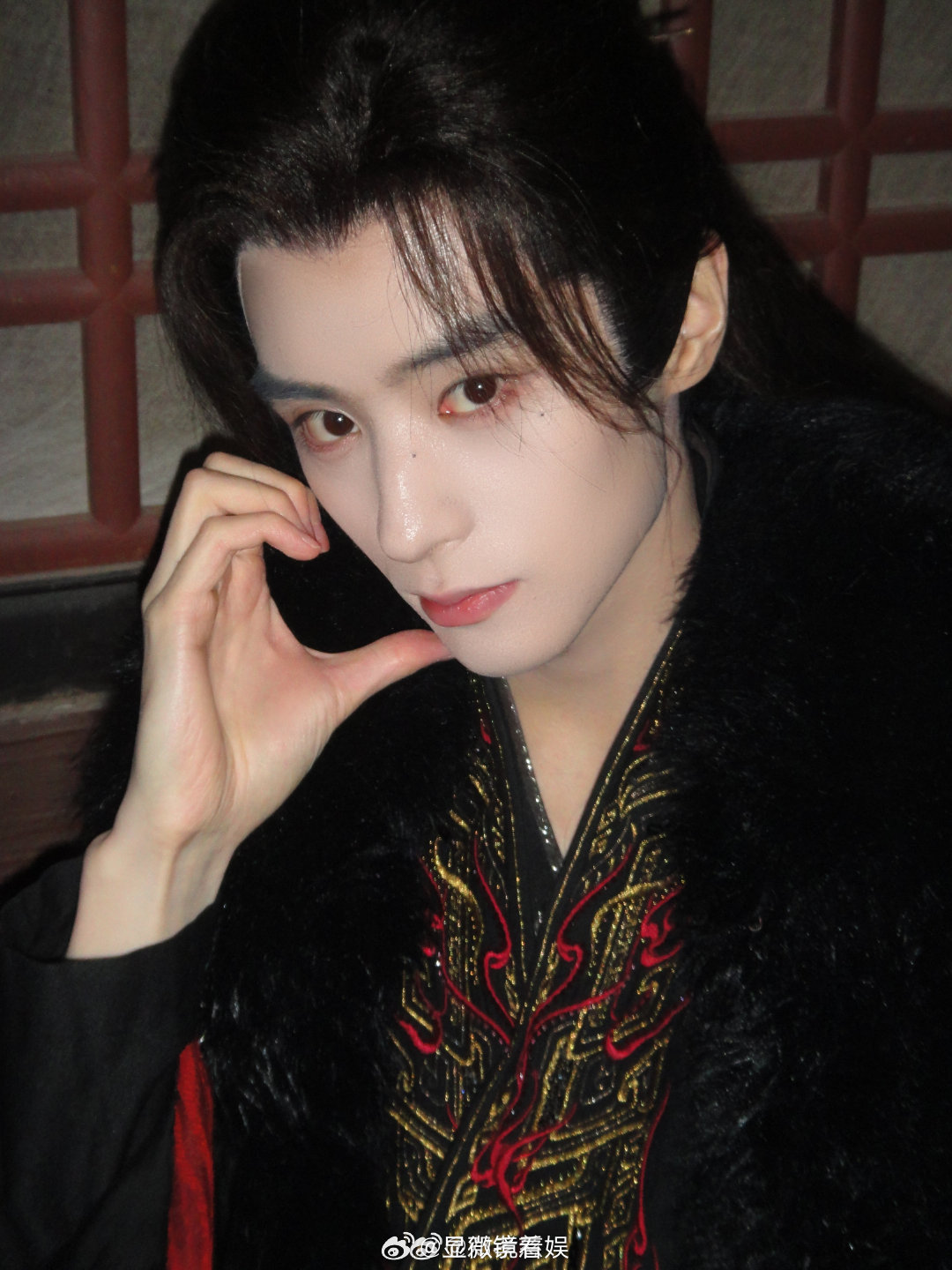 邓孝慈报平安邓孝慈发文报平安 邓孝慈因突发身体状况缺席活动，随后邓孝慈微博发文报