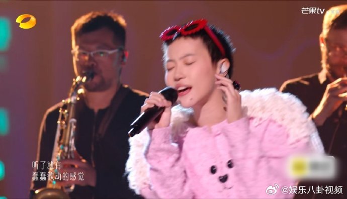 长沙烟火遇上窦靖童，嗦粉画面治愈人心，满心期待歌手2026独特歌声窦靖童长沙街头