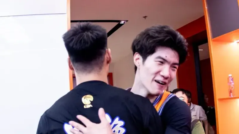 媒体人：这只是偰李永炜的第二个CBA赛季，本赛季进步明显
