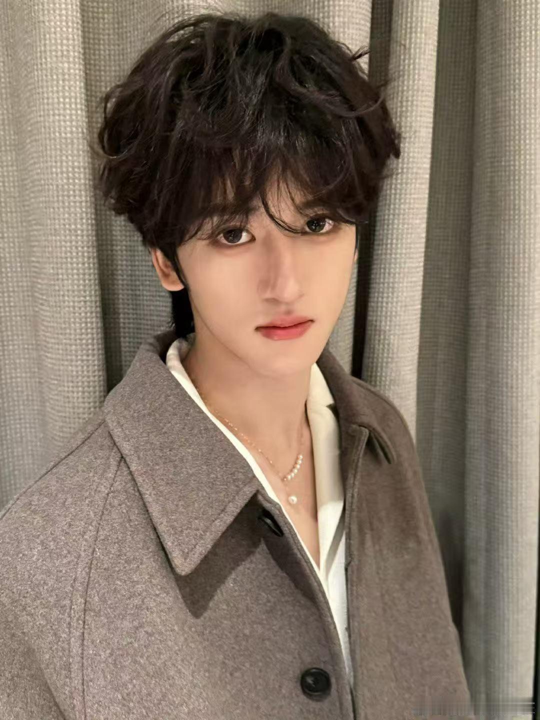 邓佳鑫被批不是偶像团体中最火的 梁源的话虽然直接，但也是为了让邓佳鑫意识到自己的