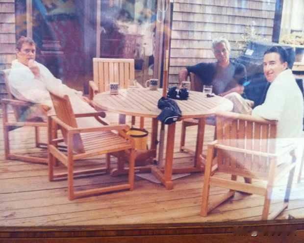 美国拒绝在没有正式请求的情况下向英国交出爱泼斯坦案的原始文件。

据《卫报》报道