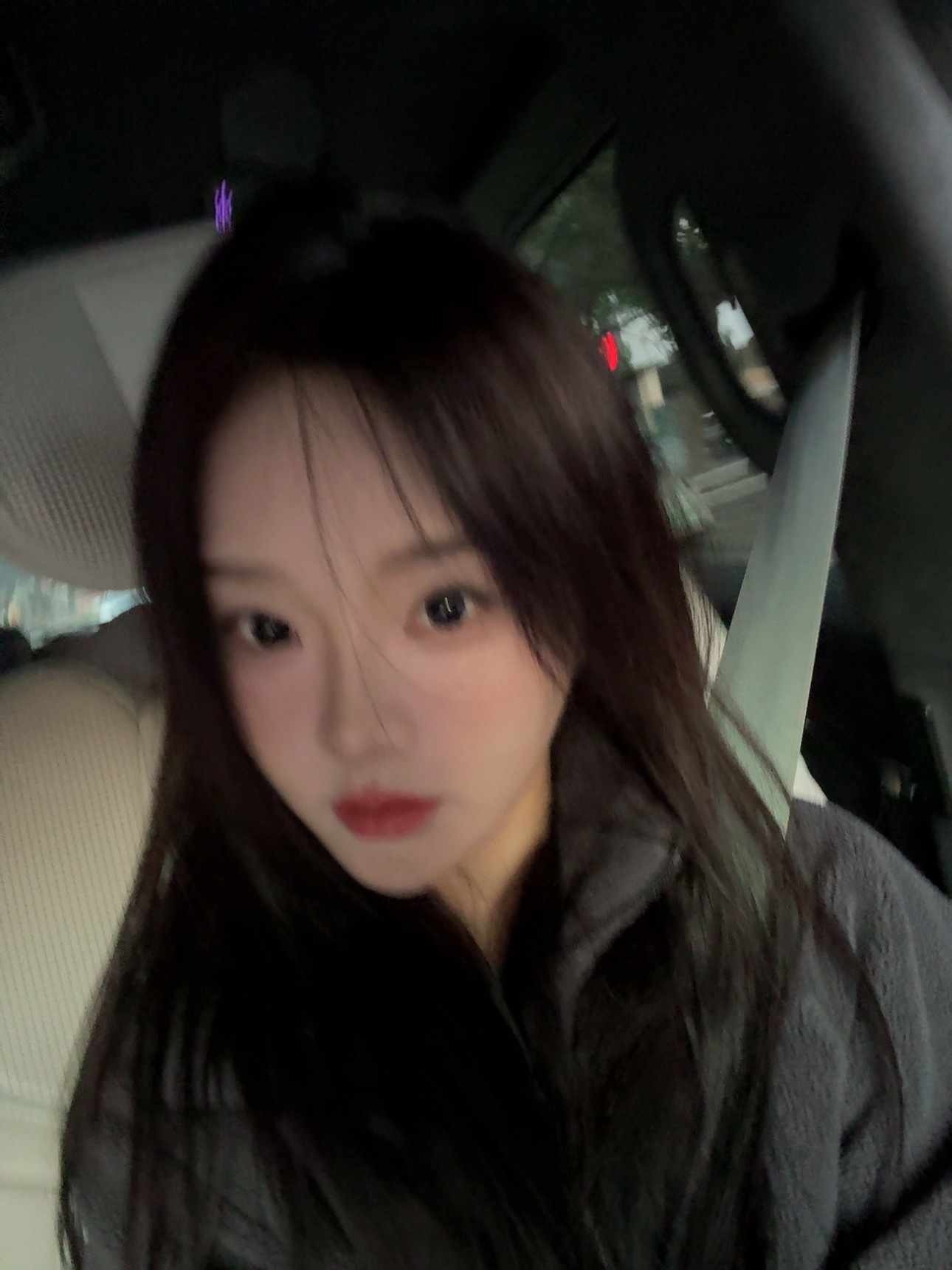 去游泳 姐妹们 超级瘦脸虽然拍照表情茶茶的 但是一自拍就这死出