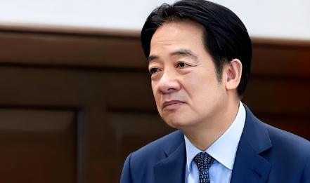 这两天岛内彻底炸了锅！平日在镜头前耀武扬威、嚣张惯了的一众政客，如今全慌成了热锅