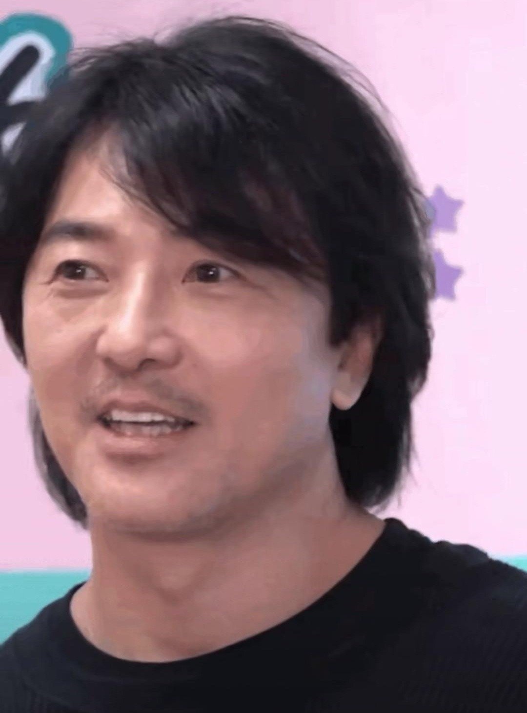 偶像郑伊健老成这样了，现场实拍生图与网络上宣传的形象差距太大了，其本人现在发福明