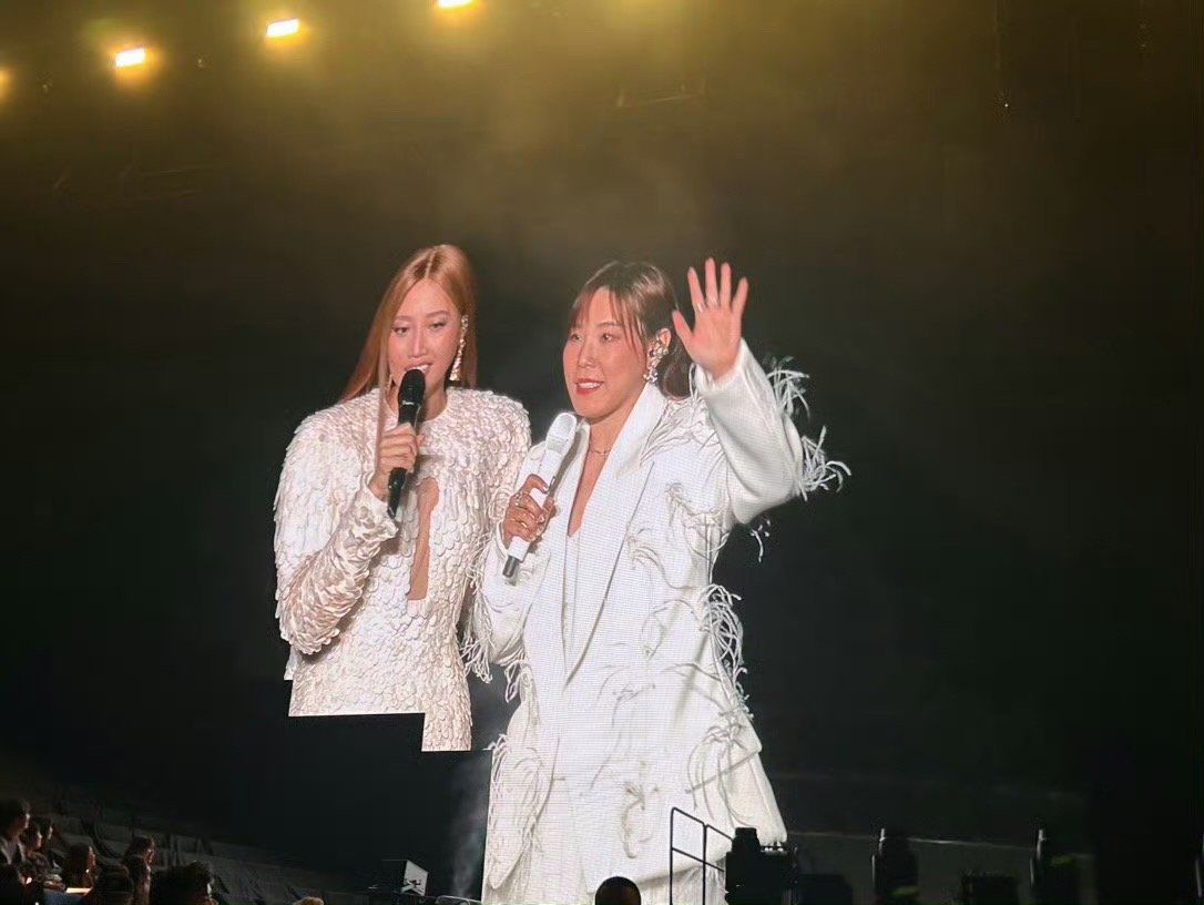 李佳薇Alin对抗路合唱狠狠羡慕现场观众，A-Lin演唱会李佳薇惊喜空降，神仙合