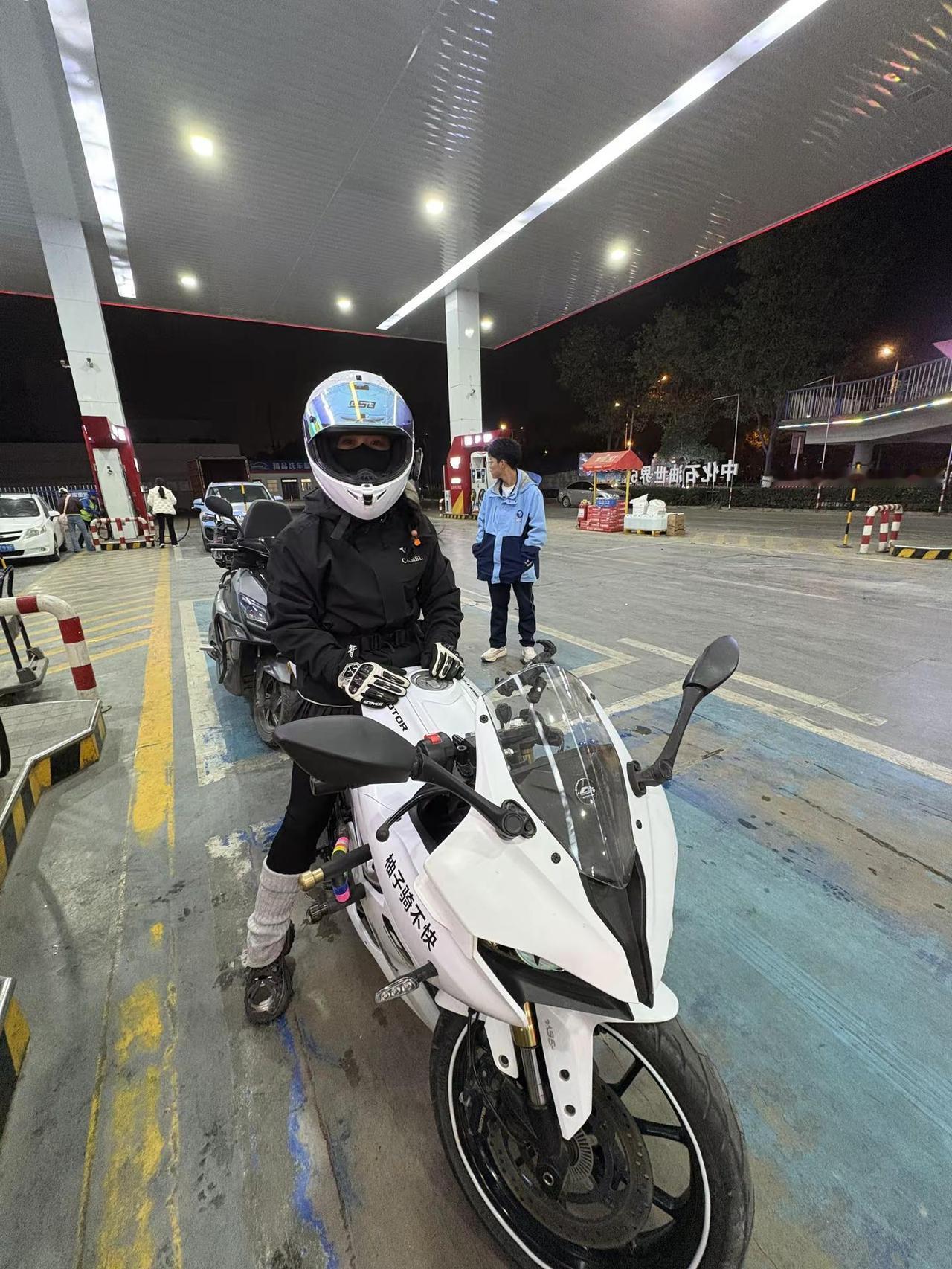 女骑日常。“如果说我的过去有污点，那就是我太给你脸”女骑 上热搜 骑摩托 爱机车