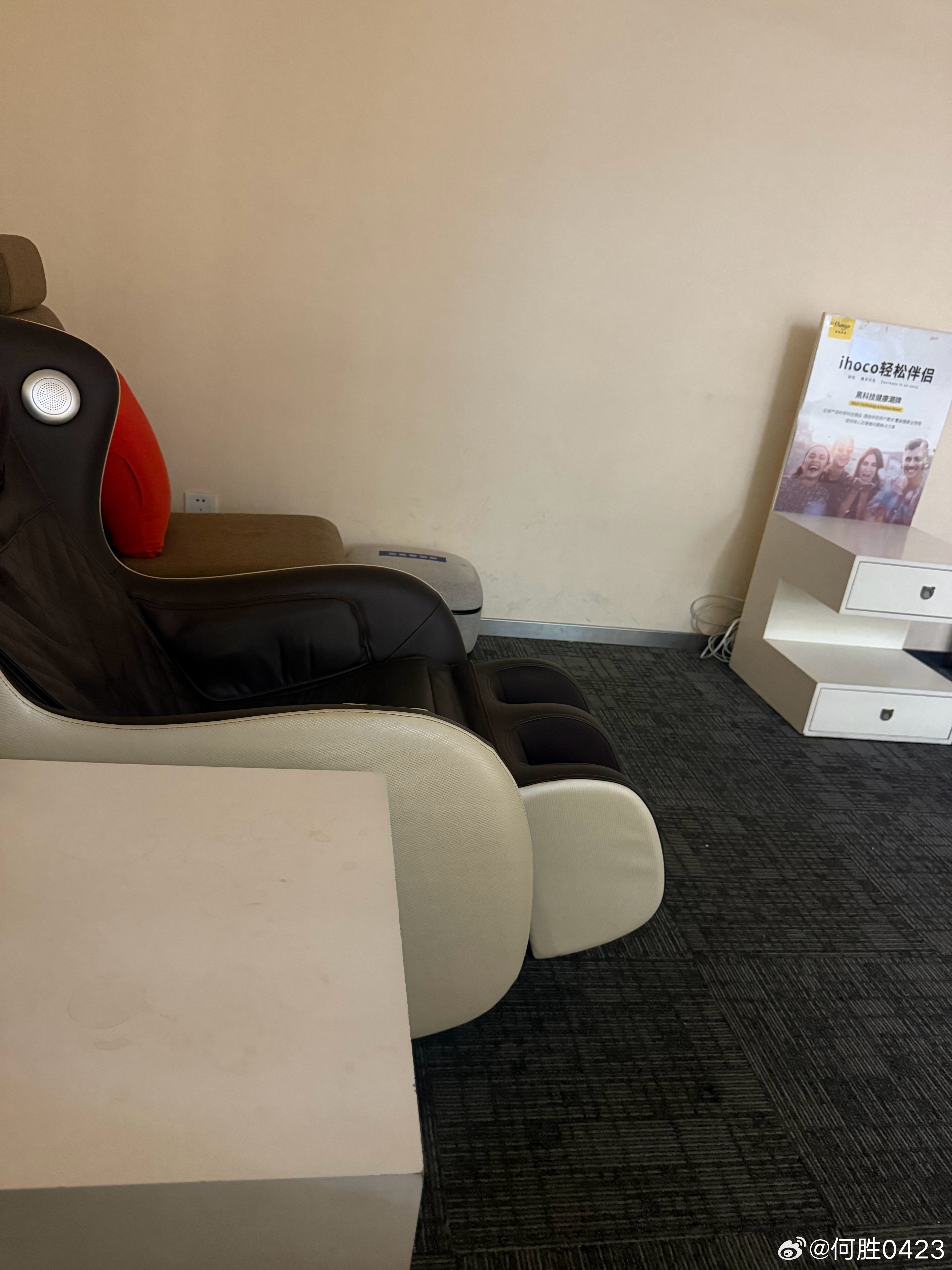 现在4S店服务缩水这么严重了吗，以前来随时都可以按摩，洗车，蹭饭吃，现在按摩洗车