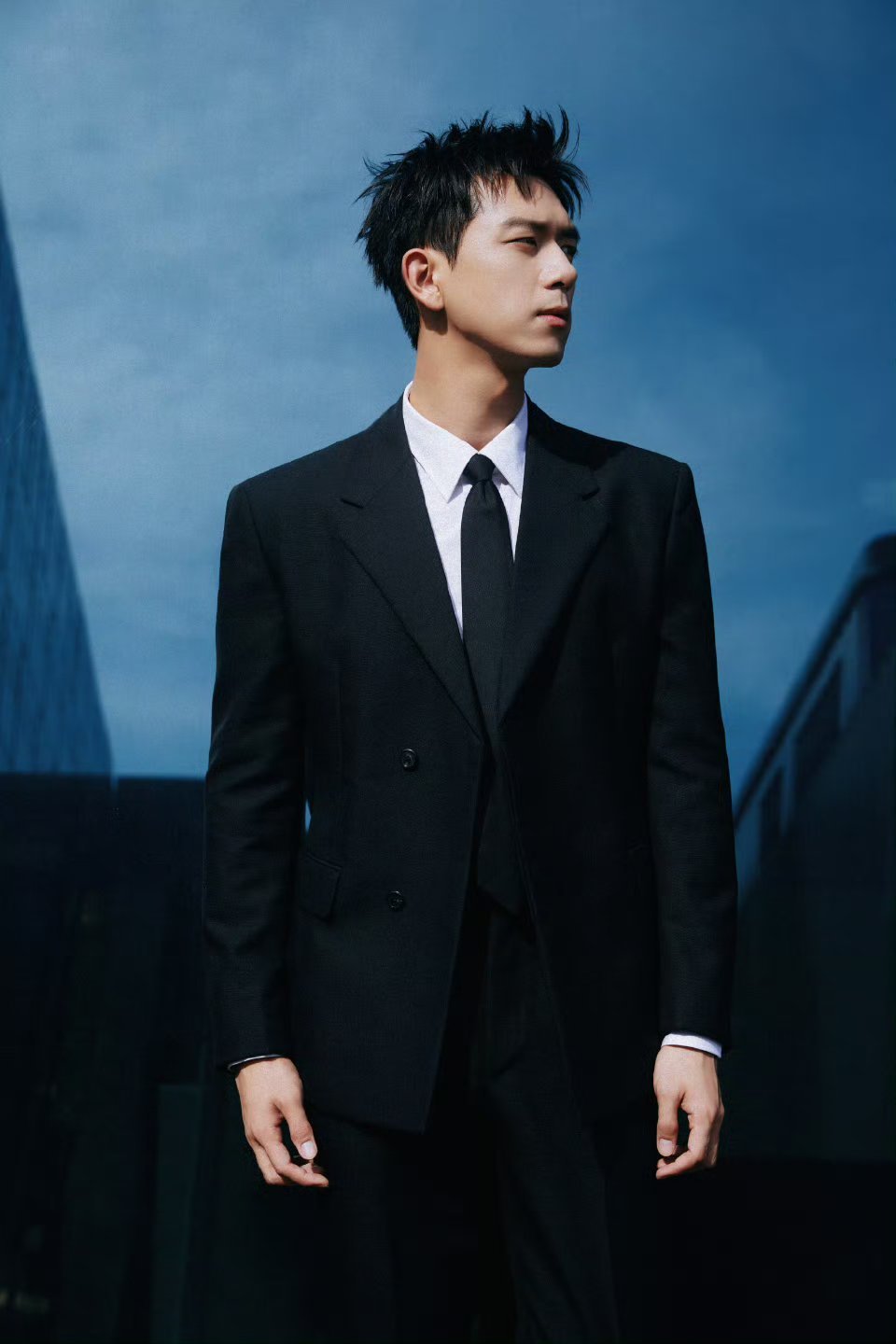 李现 lx李现 清冷气质氛围感拉满，温润气场兼具沉稳与松弛状态 内娱气质天花板