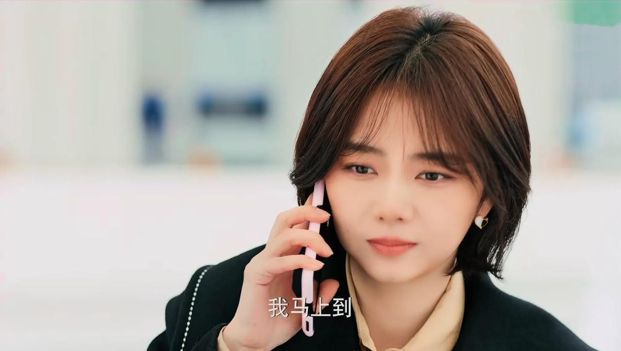 就算谭松韵是幼态脸也经不起这个发型折腾，这个发型给人感觉就像小姑娘给自己整了一个
