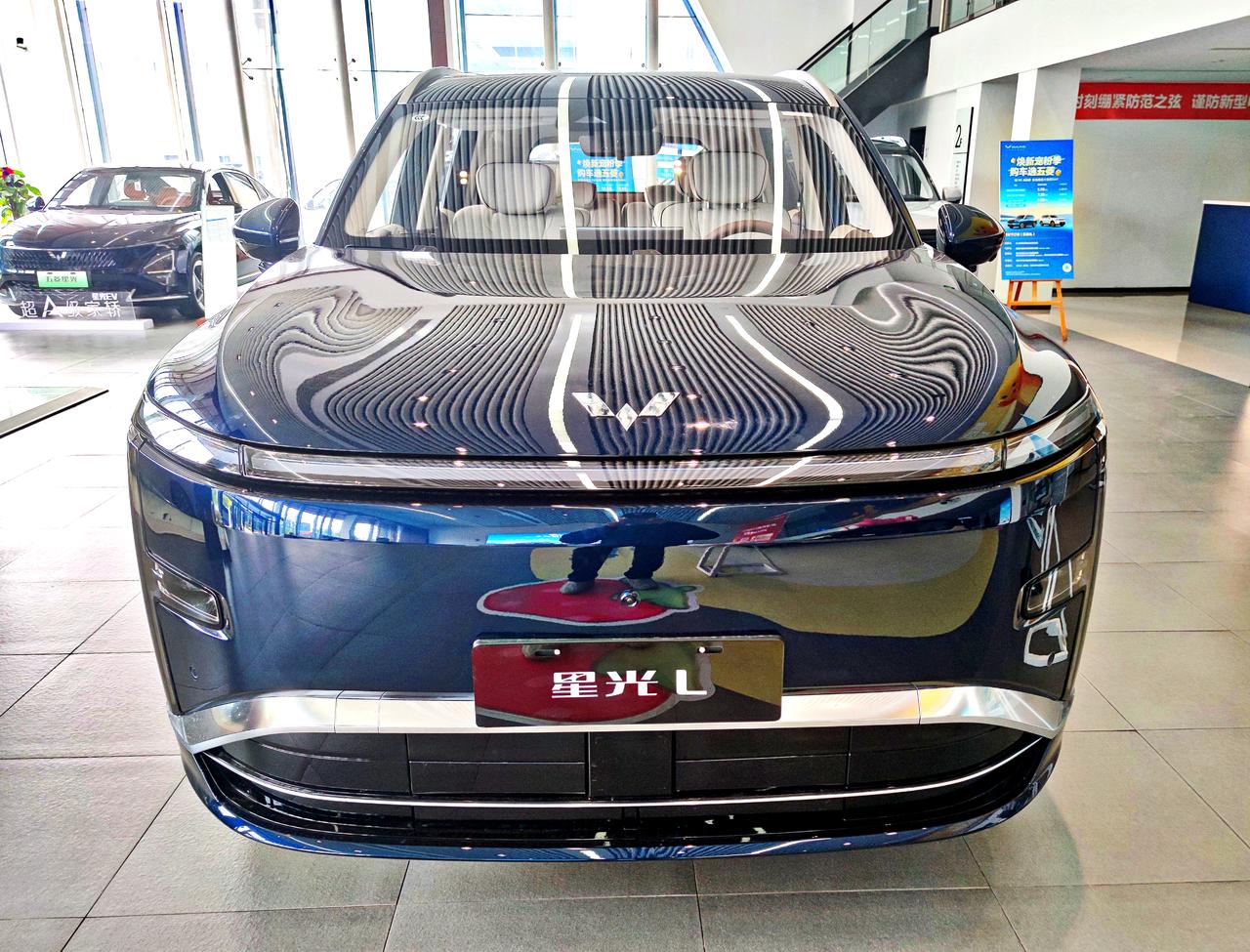 《五菱星光L》人民的大六座
  15万内插混大六座SUV，主打家用多孩/三代同堂