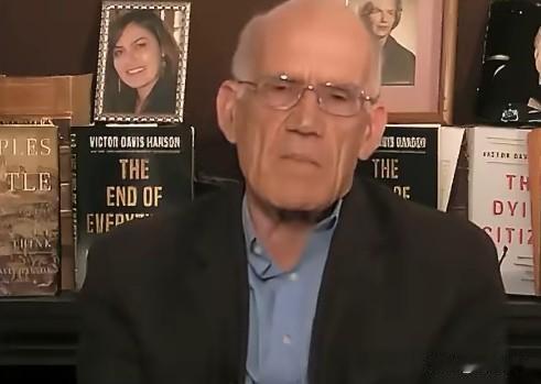 胡佛研究所高级研究员汉森评论英国18岁学生诺瓦克被刺身亡案，指出凶手利用种族指控