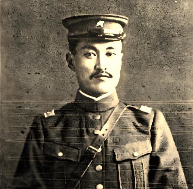 1925年12月，郭松龄被处决，随后被人胡乱丢到草席上曝尸三日。当时郭松龄起兵反