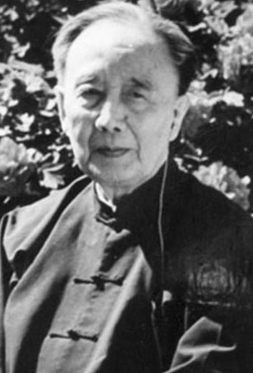 如果单纯站在当时的时代，而非半个多世纪以后的今天，去看郭沫若支持拆北京城墙。世人