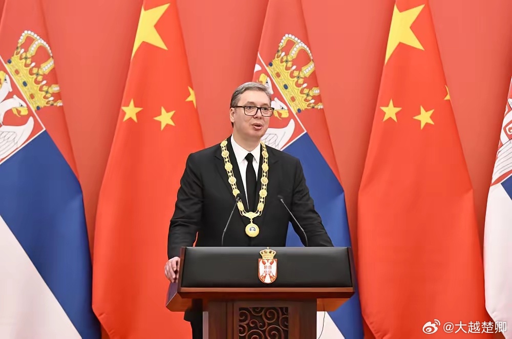 武契奇获颁友谊勋章。他行前说此访是他职业生涯的巅峰，或许就是指这个。 