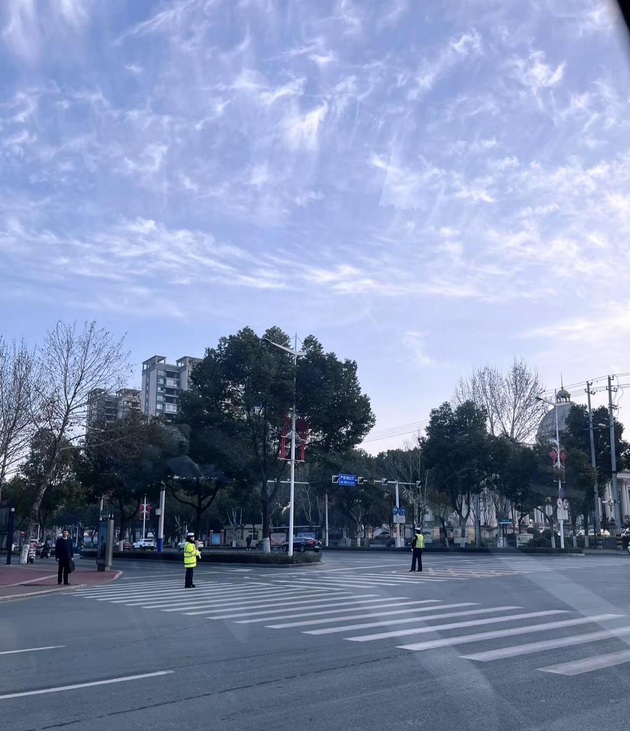 大固始的交警小姐姐…👍过年 交警小姐姐 固始