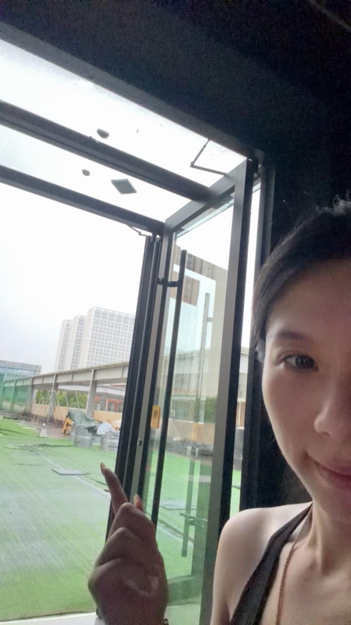 空腹有氧太爽了有了健身搭子将每天8点出现在健身房里 