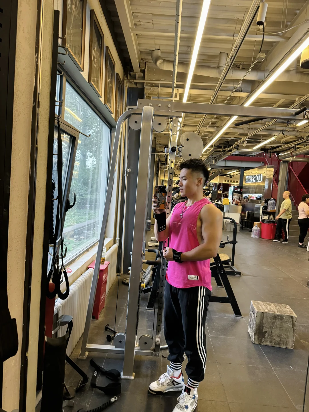 穿的越粉 练的越狠