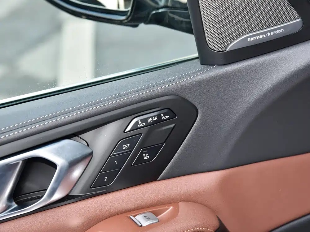 宝马X7 xDrive40Li：6月七座豪华标杆，3.0T直六+48V轻混，全系